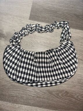 Gingham Scrunch Strap Shoulder Bag - Black & White